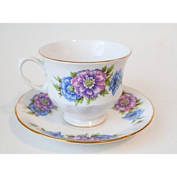 Vintage Queen Anne Tea Cup Saucer Floral Fine Bone China England Teacup - Picture 1 of 6
